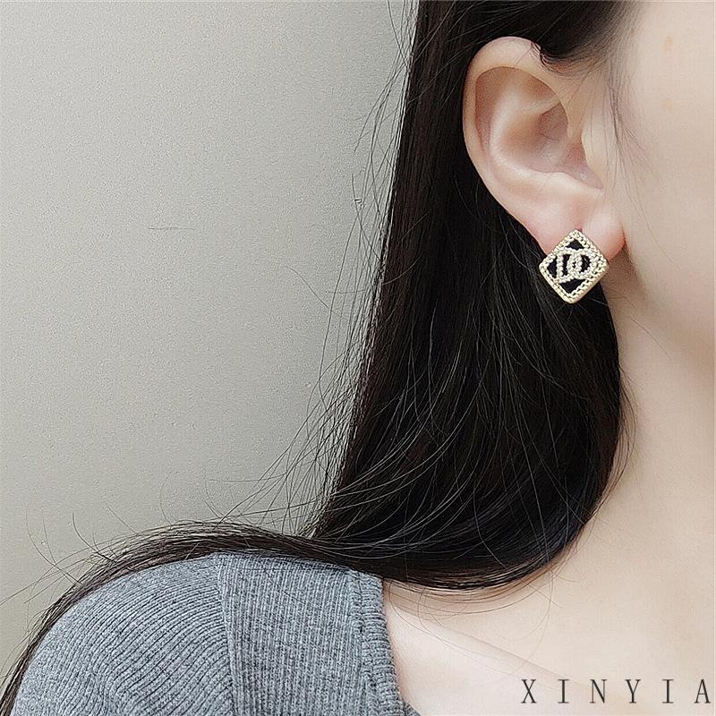 Anting Tusuk Desain Tulisan DO Hias Berlian Gaya Simple Untuk Wanita XIA.ID