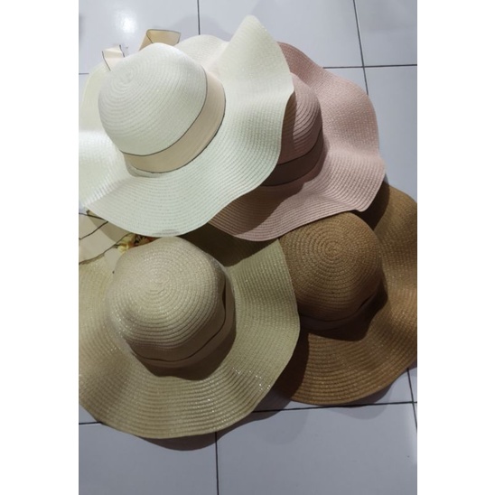 Topi manohara gelombang variasi pita bunga