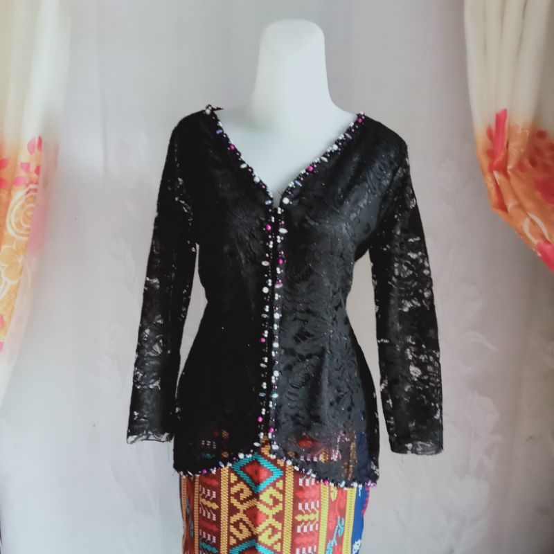 kebaya hitam payet