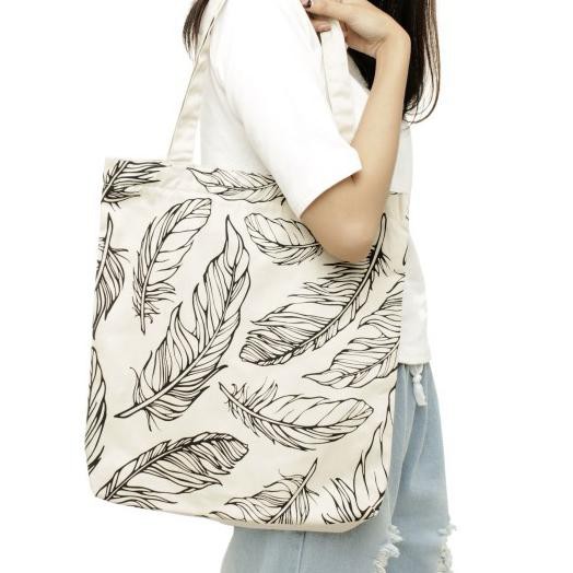 

K8H Sketch Leaf Tote Bag .