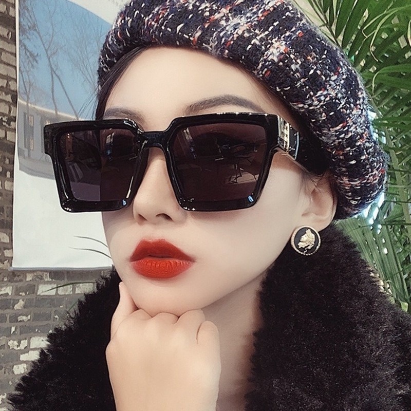 (YUZHU) Korea Fashion Oversized Bingkai Persegi Desain Rasa Kacamata Hitam Mode Baru Gradien Warna UV400 Kacamata Hitam Wanita