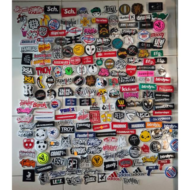 

Stiker brand stiker distro bahan graftac RANDOM anti air (TIDAK BISA PILIH SESUAI STOK )
