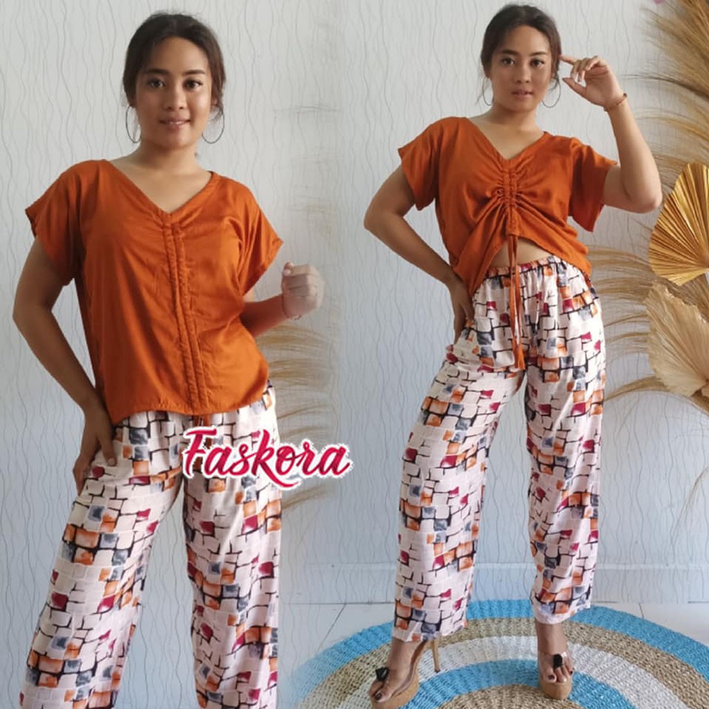 One Set Jumbo Lengan Pendek Celana Panjang / Setelan Wanita Kekinian Jumbo Set Abstrak