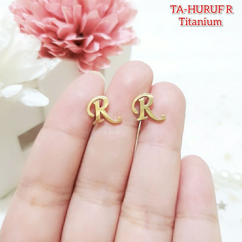 Fourfashion Anting Tusuk Titanium Huruf/Inisial Anti Karat Premium