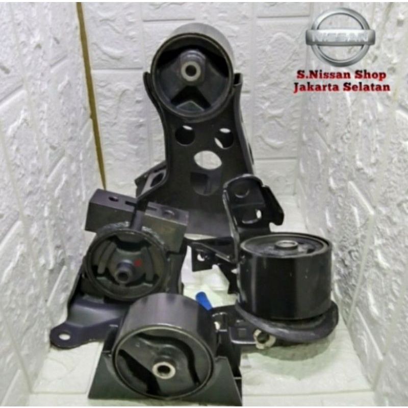 Engine Mounting Set Nissan Serena C24