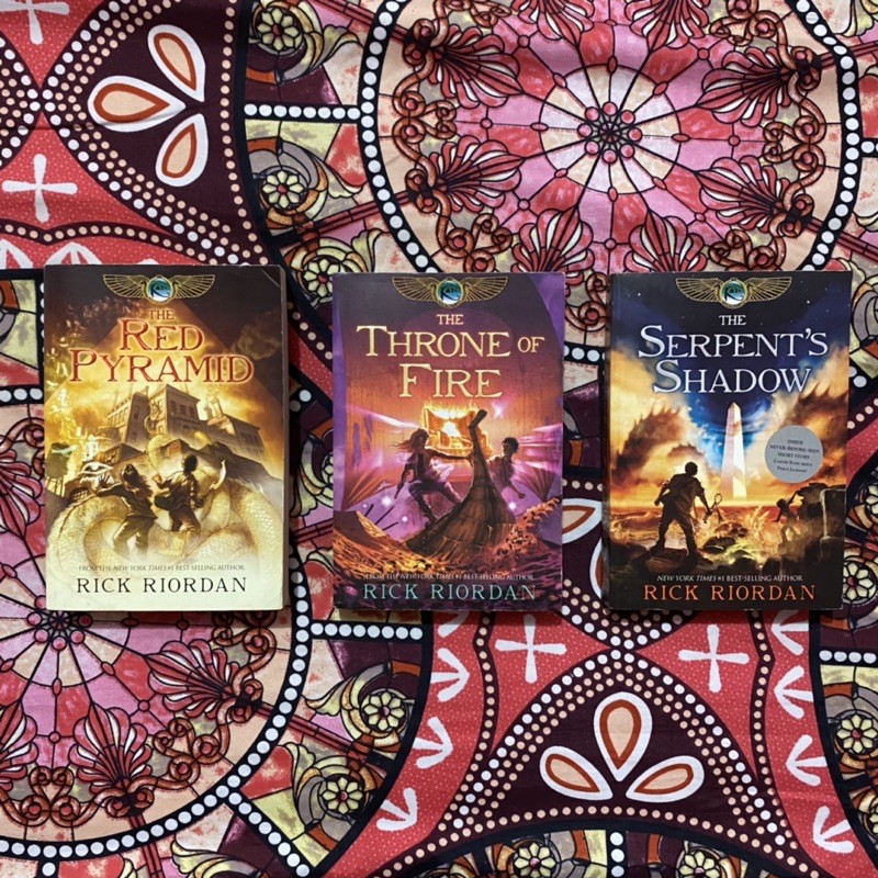 The Kane Chronicles (The Red Pyramid, Throne of Fire, Serpent’s Shadow) Rick Riordan English