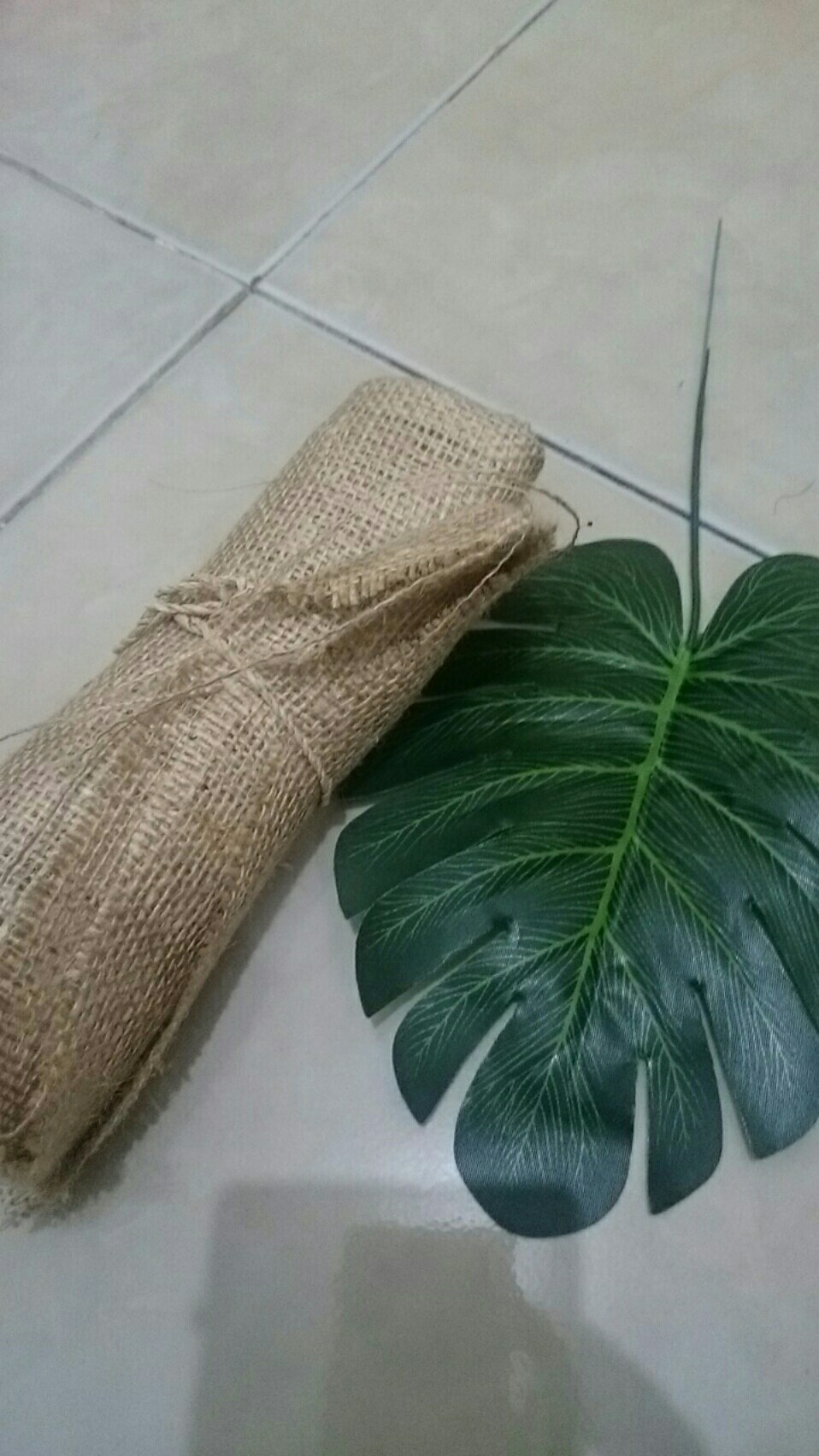 Paket Properti Foto (kain Goni Nat 50cm, Monstera Utuh, Sendok Garpu Kayu Sono S)