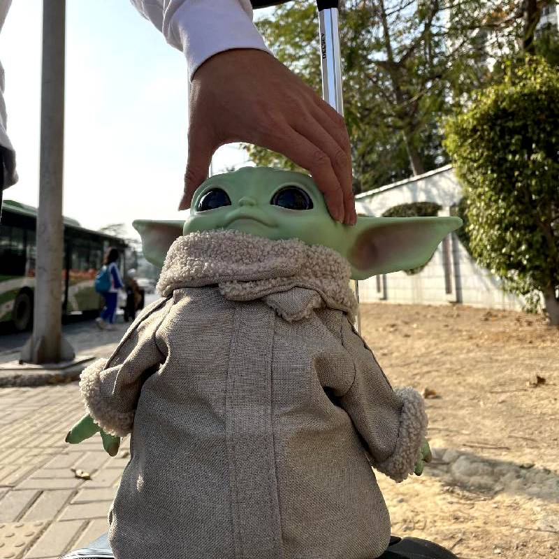 27cm Star Wars Anime Figure Yoda Baby Action Figurine Baju Dipakai Dan Lepas Patung Alien Mainan Ulang Tahun Anak