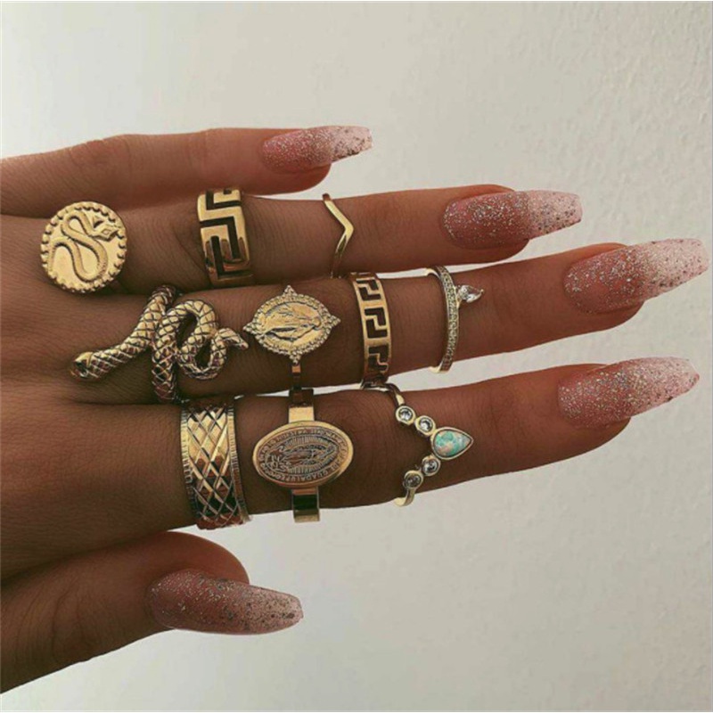 10pcs / Set Cincin Berlian Bentuk Ular Gaya Vintage Untuk Wanita