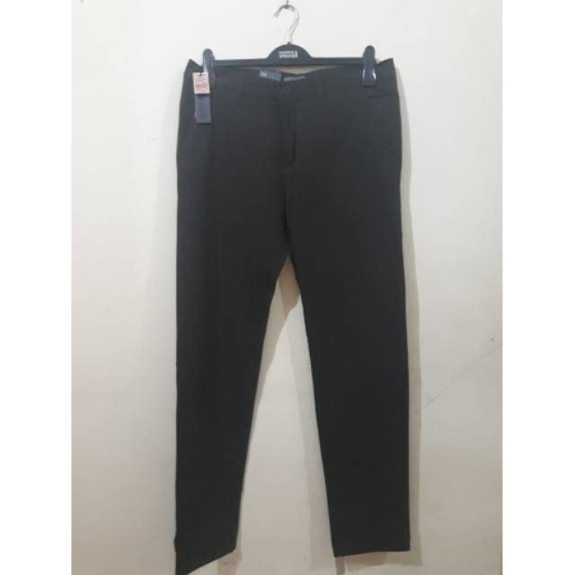 Celana details chinos