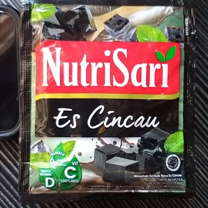 

Nutrisari Sachet Rasa Es Cincau 1 Renceng isi 10 Sachet