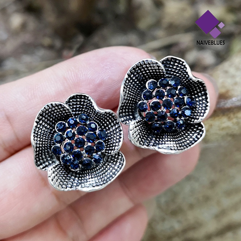 Anting Stud Bentuk Bunga Mawar Aksen Berlian Imitasi Gaya Vintage Untuk Wanita