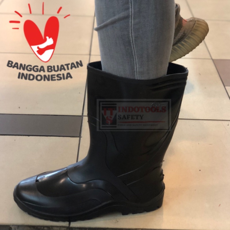 SEPATU BOOTS TEBAL PENDEK TANPA BESI HITAM