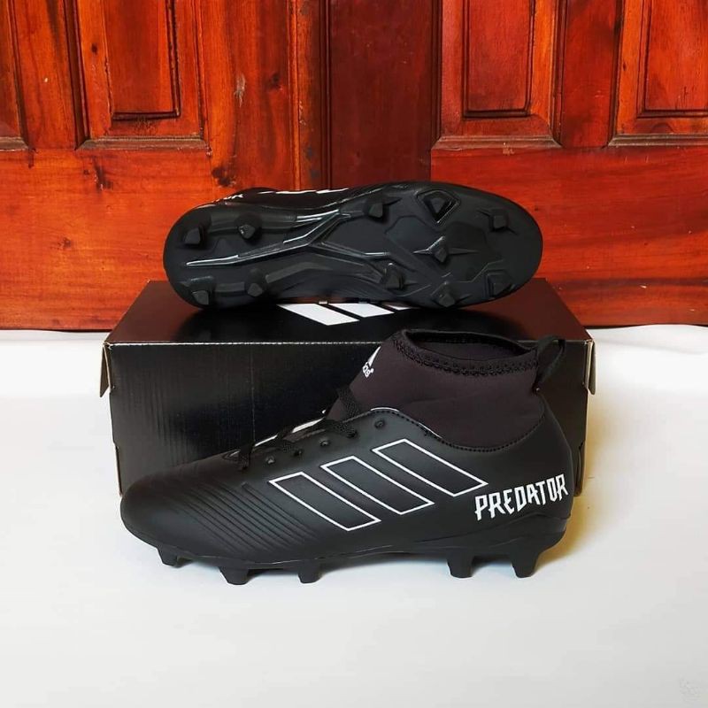 Sepatu bola Adidas full hitam