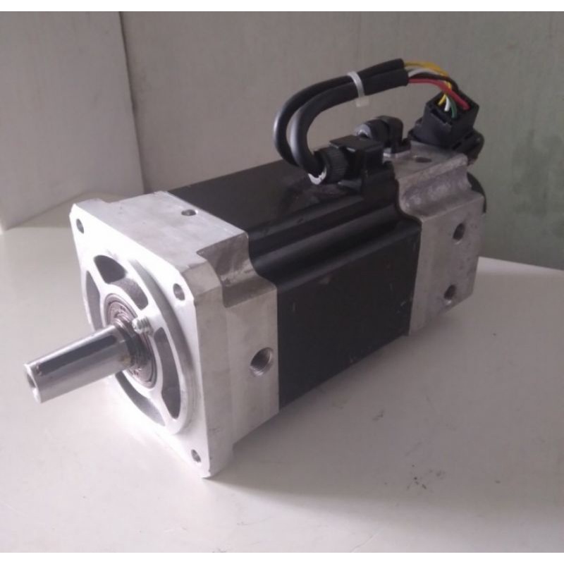 Ac Servo Motor Kawasaki R2AA08075FCP3N 675W 3000Rpm