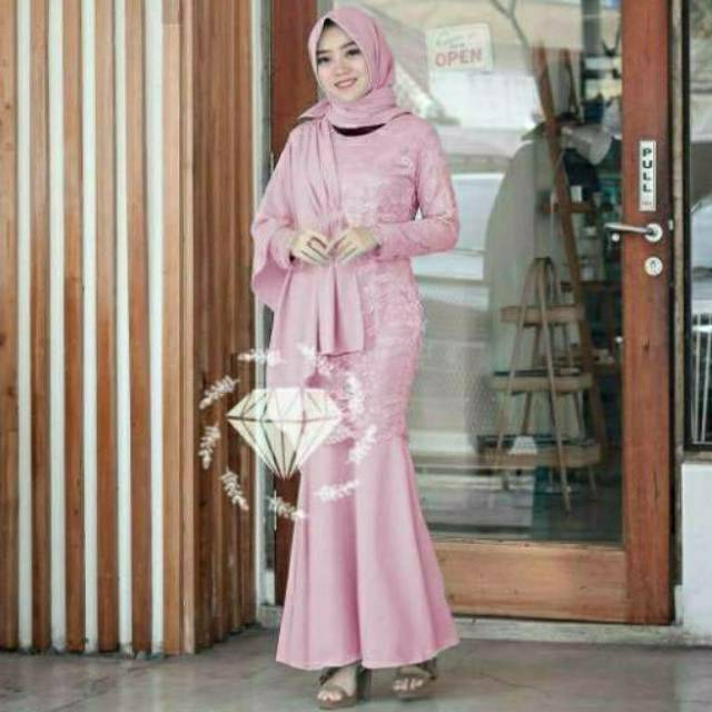 MAXY NAYSILA DUYUNG, MOSCREPE BRUKAT, DRESS MAXY