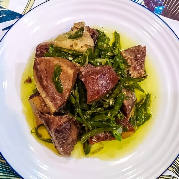 

Lidah Sapi Lado Ijo 1 Kg | Atoek Den Rendang