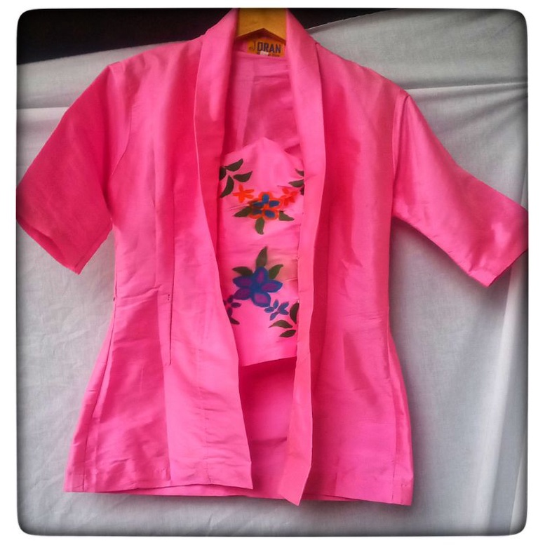 Kebaya pink muda tafeta
