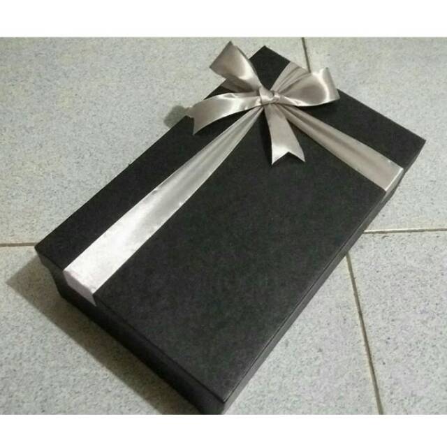 

Kotak kado/giftbox size 24x12x5cm
