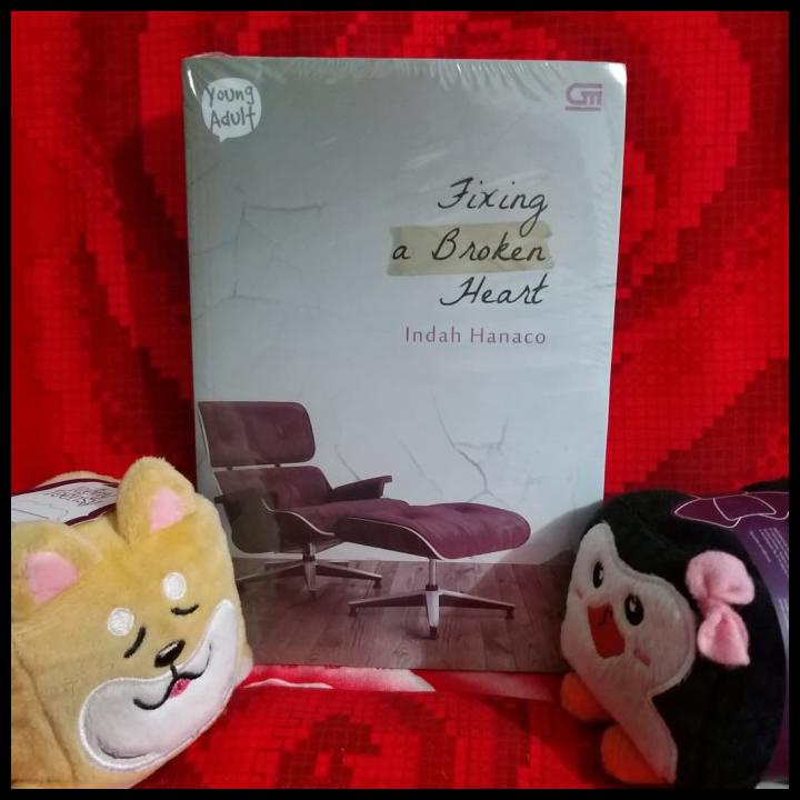 

NOVEL FIXING A BROKEN HEART - INDAH HANACO