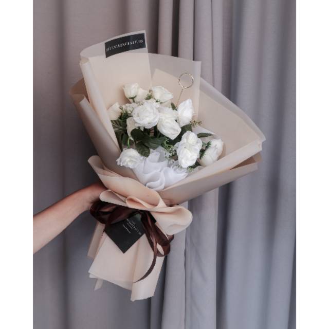 

Bouquet Bunga Artificial (HARGA SUDAH TERMASUK PACKAGING DUS BERLOGO SEVENTEENCRAFT.ID)
