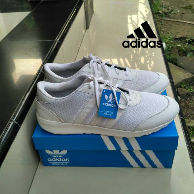 Sepatu olahraga Adidas putih polos big size