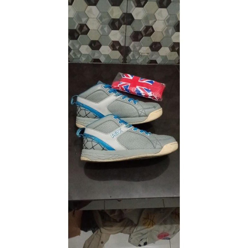 sepatu PEAK BASKETBALL Original second/ preloved size 40