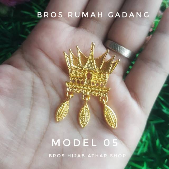 Bros etnik rumah gadang khas minang sumatera barat