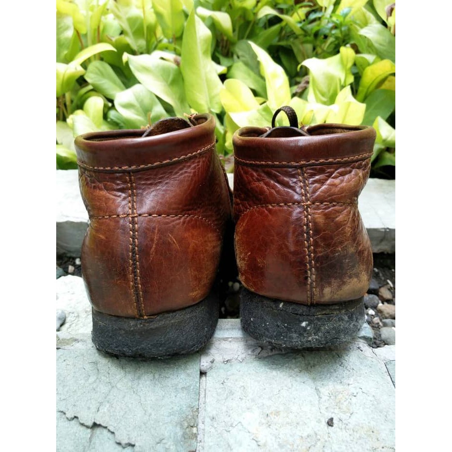 brown leather clarks wallabees