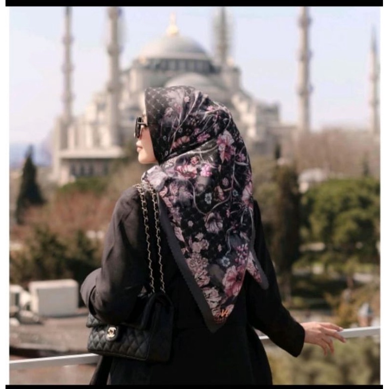 Vanilla Hijab Nirwana Scarf Black