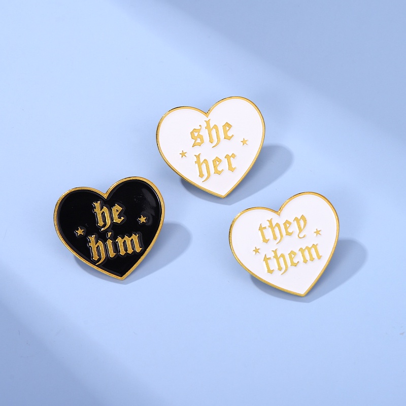 Bros Pin Enamel 3 Desain He She Pasang Tas Ransel