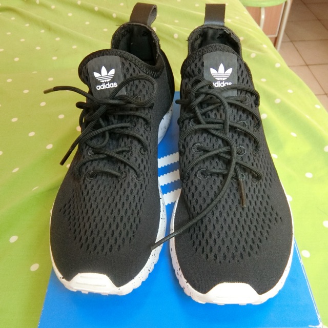 Sepatu olah raga adidas original wanita, sepatu gym, sepatu kets