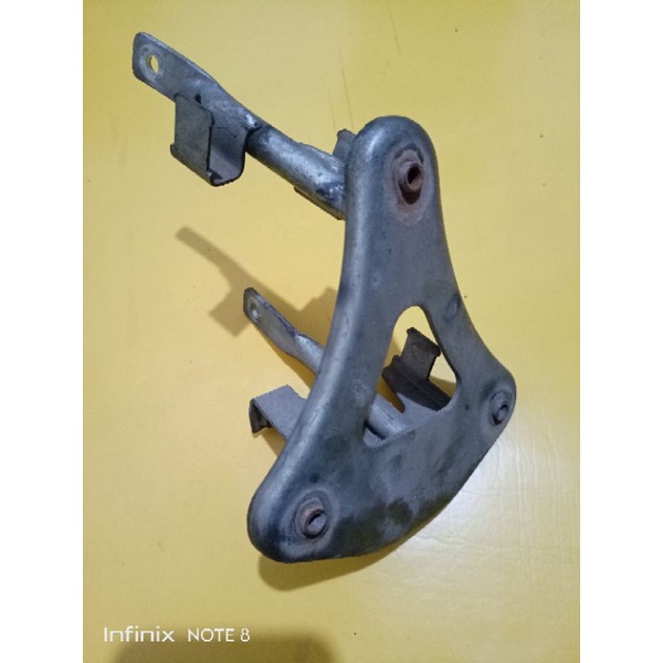 dudukan tameng depan Spin 125