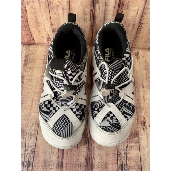 Sepatu anak Fila hitam putih