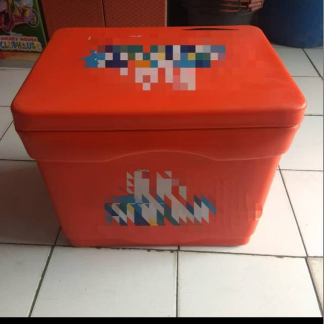 Box minuman dingin /cooler box