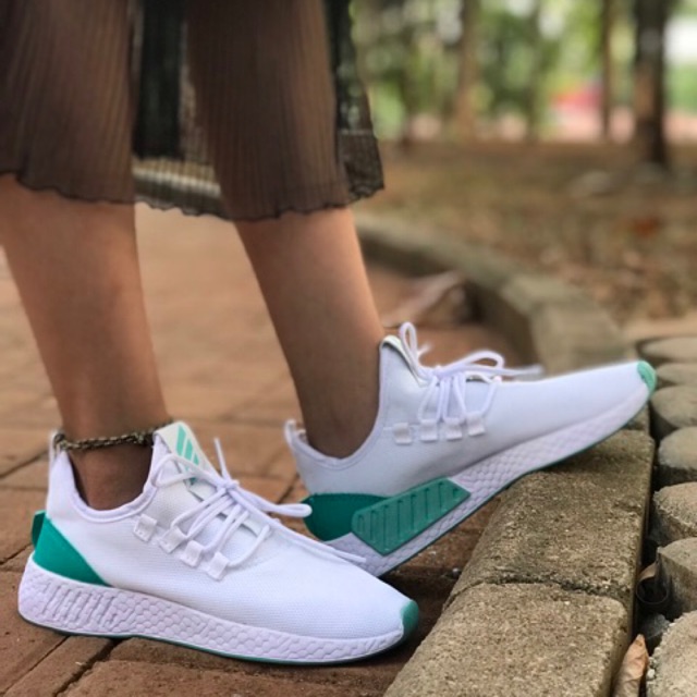 Adidas NMD R2 putih tosca