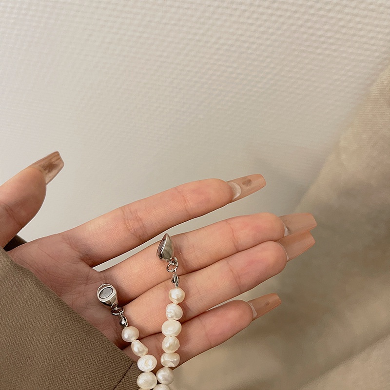 Kalung Rantai Dengan Liontin Mutiara Simpel Untuk Wanita