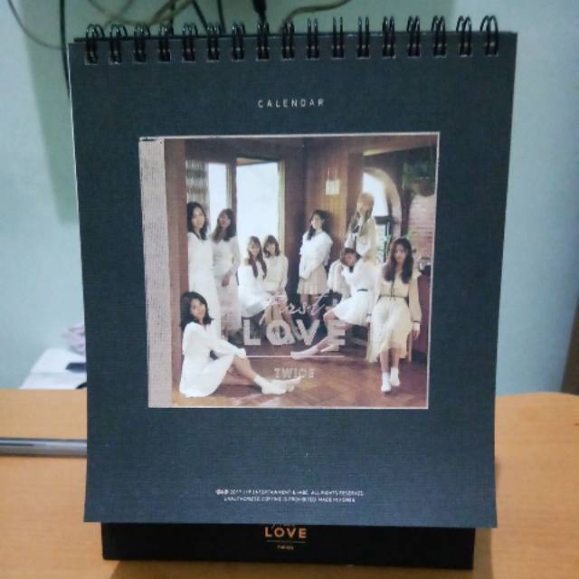 STAND CALENDAR - TWICE 2018 SEASON GREETINGS