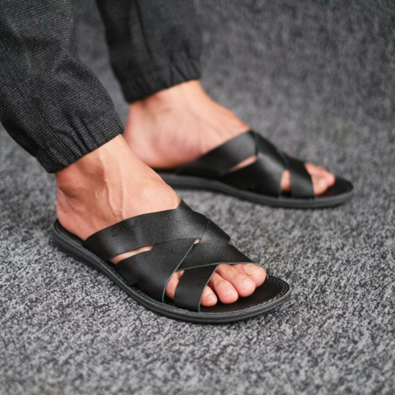 BRLN 004 Black Sandal Pria Full Kulit Asli Warna Hitam Sendal Slide Casual Model Klasik