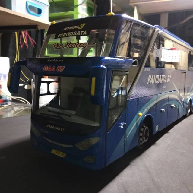 Miniatur bus skala 1:20 full speck