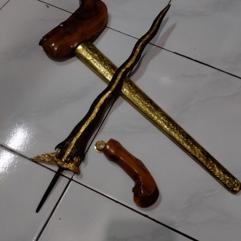 Keris Karno tinanding Kinatah Kamarogan