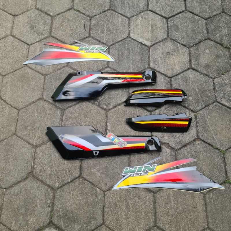 Cover body honda win bok aki honda win 100 set stiker tahun 2003-2005