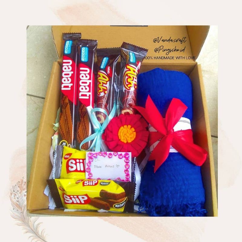 

Gift box Hijab | Hampers | Snack Box | Hadiah Wisuda | Hadiah Graduation & Ulang tahun