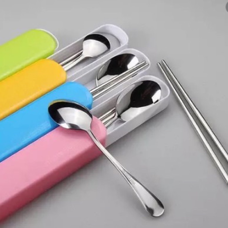 Stainless Steel Set Alat Makan Sendok Garpu Sumpit / Set Alat Makan Portable Travel