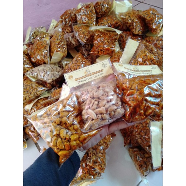 

cemilan kering makaroni bantet/makban varian Ori,Pedas,Extra pedas khas Tasik