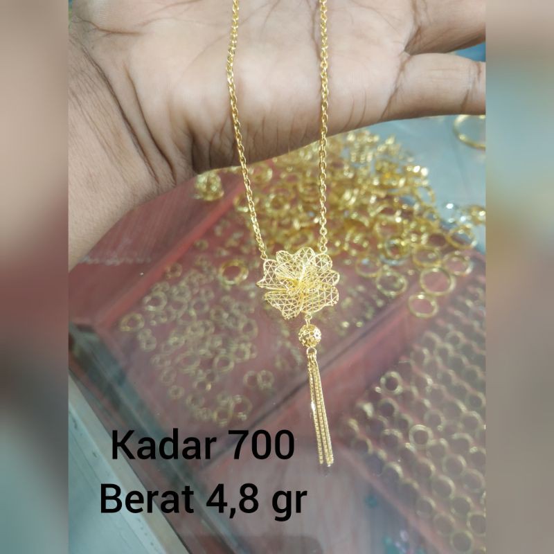 kalung emas asli kadar 700 motif mawar UBS