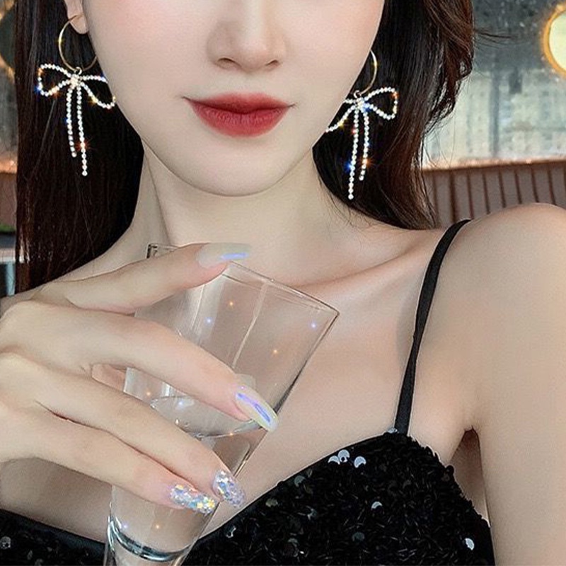 Anting Tusuk Gantung Desain Pita Hias Berlian Gaya Mewah Untuk Wanita