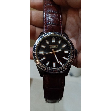 Jam tangan pria Levis Original Authentic second preloved mulus banget Keren Macho dan sangat terawat