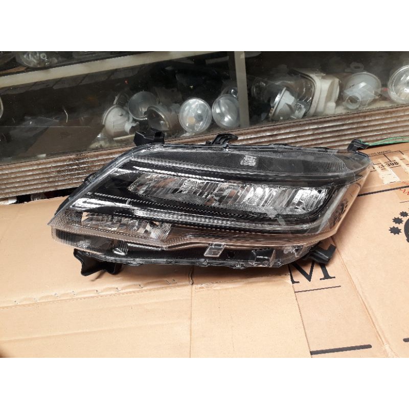 Headlamp/Lampu depan Toyota RUSH 2018 2019