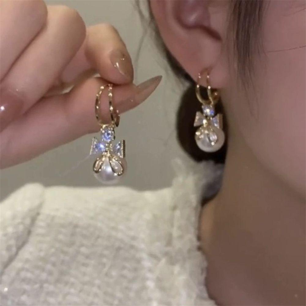 Lily Bow Pearl Earrings Hadiah Perhiasan Berlian Sederhana Bentuk C